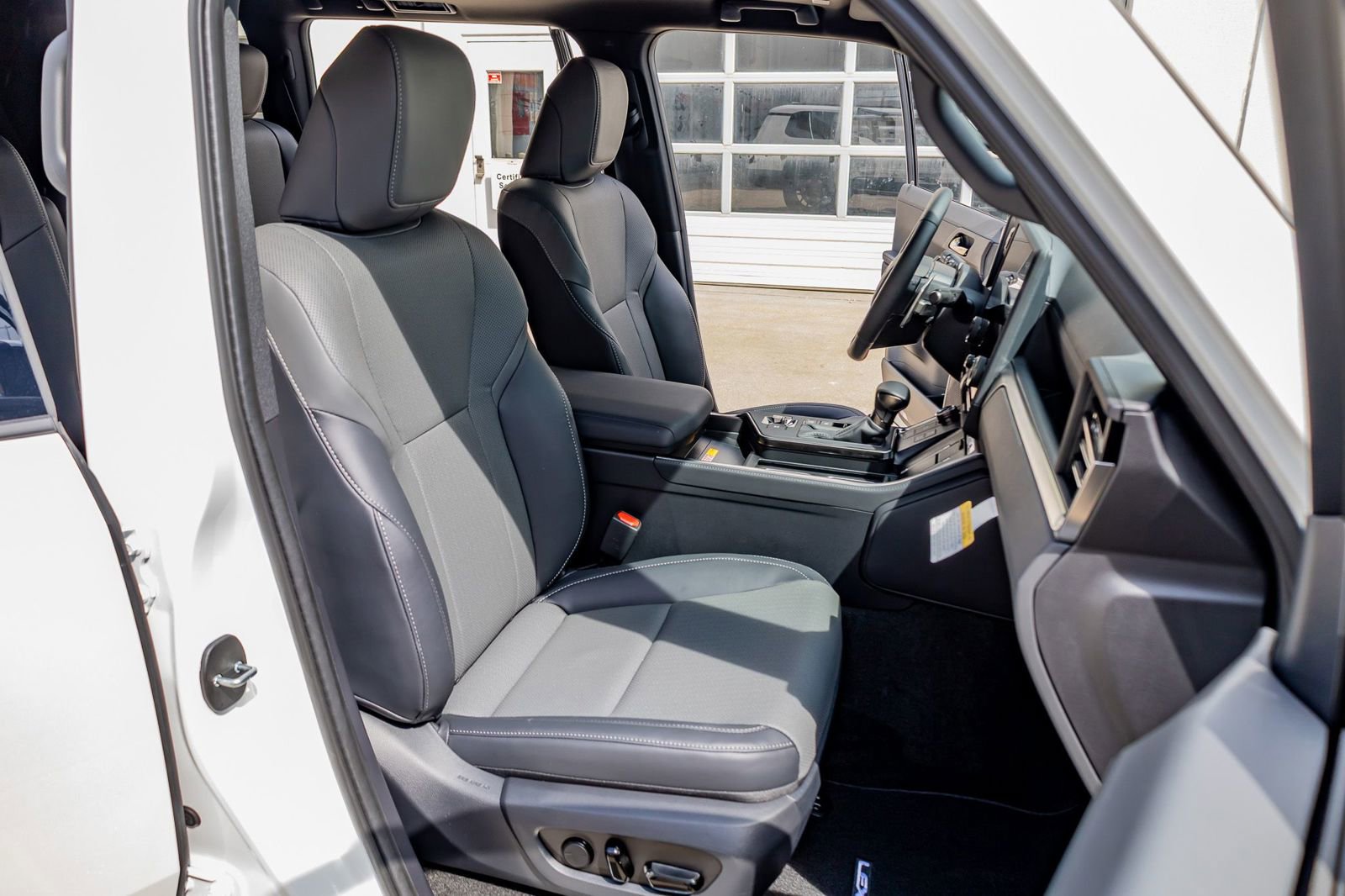 Used 2026 Lexus GX 550 w/ Cold Area Package AWD/4WD image 28