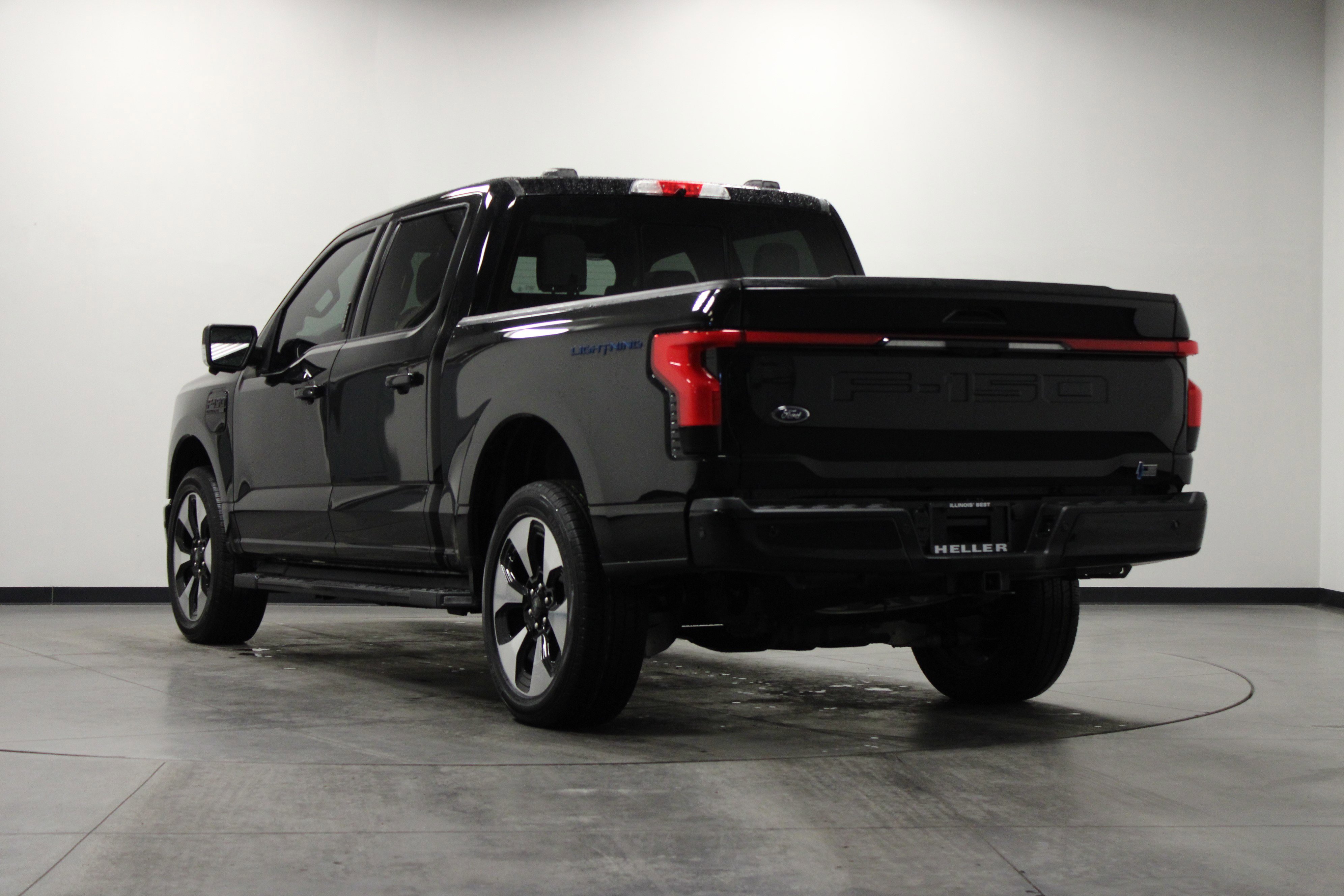 Used 2023 Ford F150 Lightning Platinum image 6