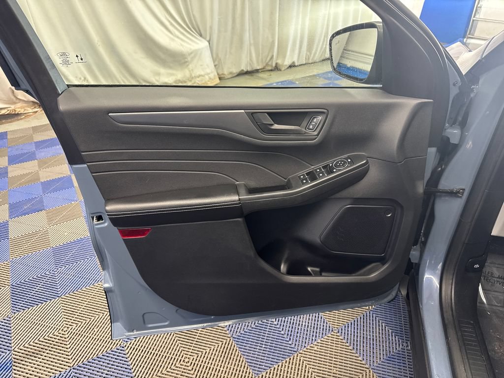Certified 2023 Ford Escape Active AWD/4WD image 11