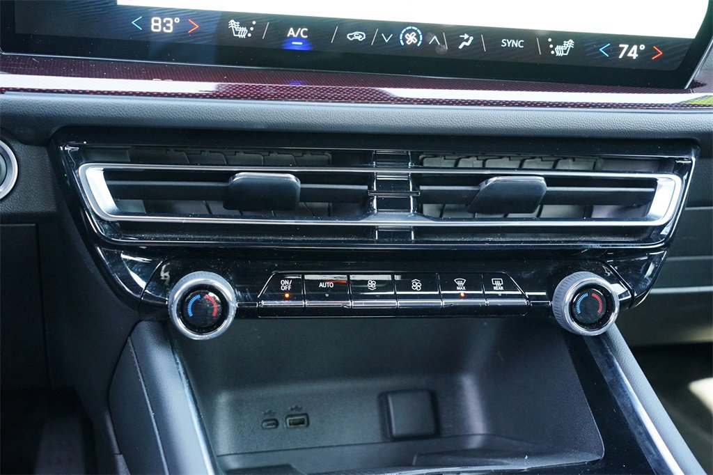 Used 2024 Chevrolet Traverse Z71 image 23