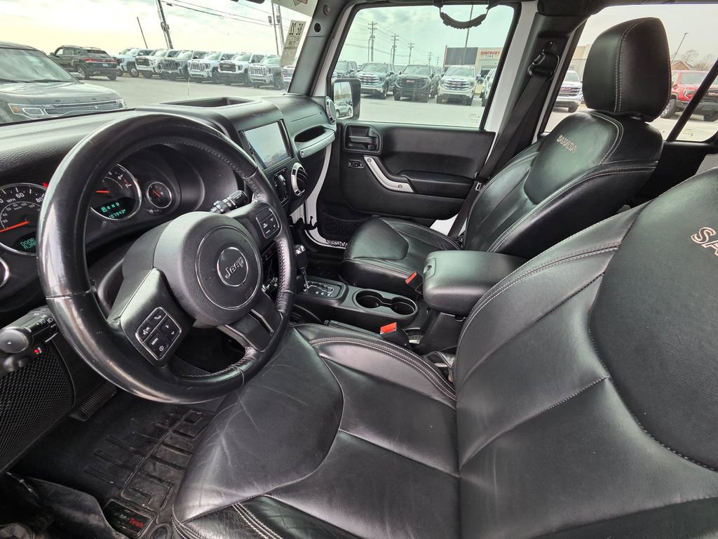 Used 2017 Jeep Wrangler Unlimited Sahara w/ Connectivity Group image 10
