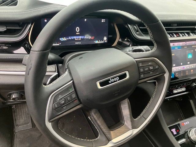 Used 2023 Jeep Grand Cherokee Limited w/ Luxury Tech Group II AWD/4WD image 10