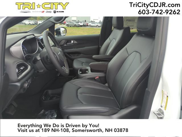 New 2026 Chrysler Voyager LX image 9