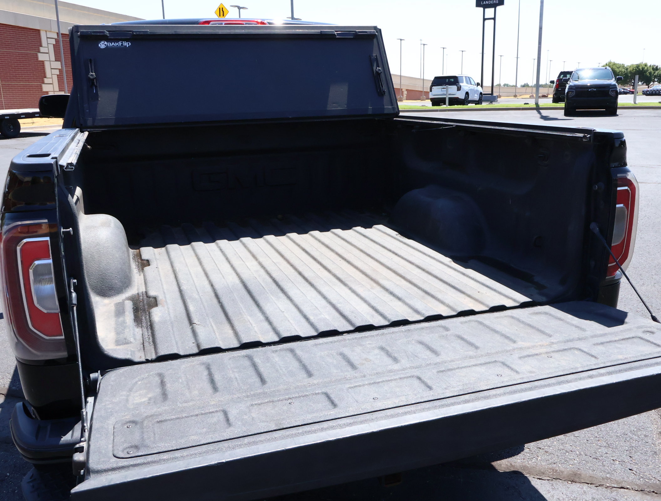 Used 2018 GMC Sierra 1500 SLT AWD/4WD image 25