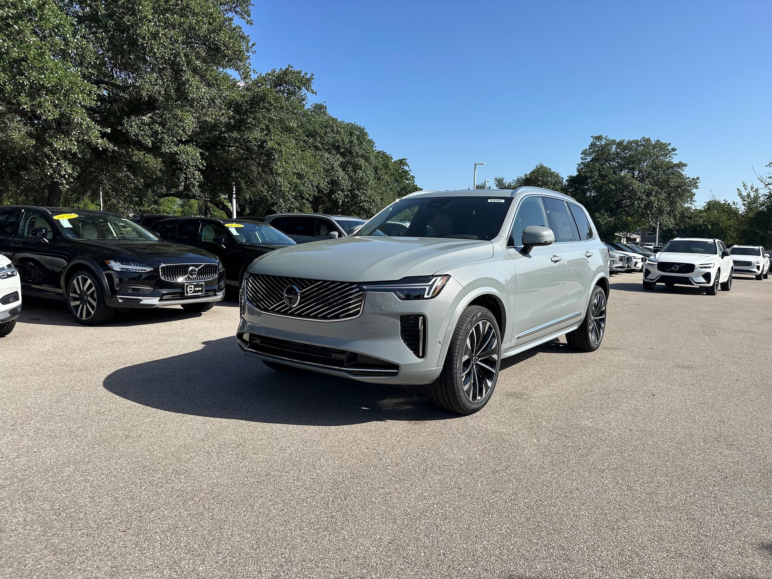 New 2026 Volvo XC90 B6 Plus w/ Protection Package Premier image 2