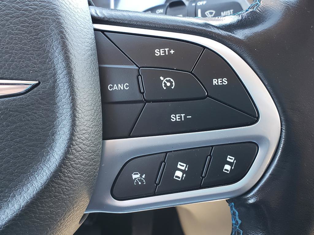 Used 2021 Chrysler Pacifica Touring-L FWD image 22