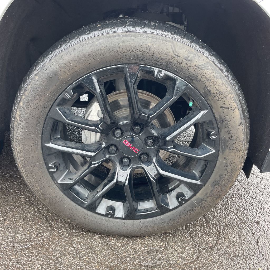 Used 2024 GMC Yukon XL Denali image 13