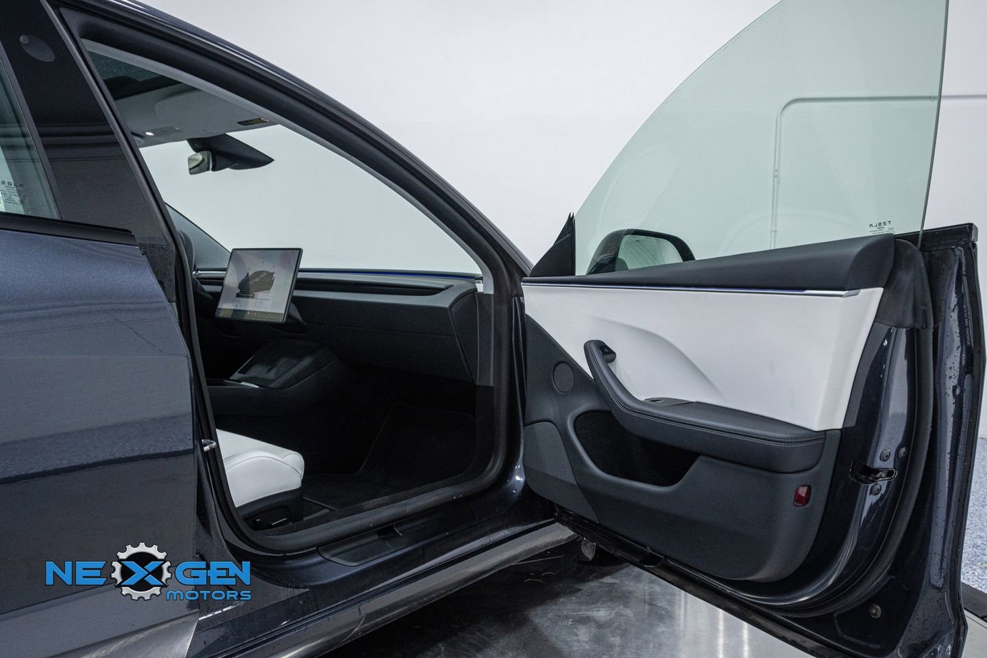 Used 2024 Tesla Model 3 Performance image 30