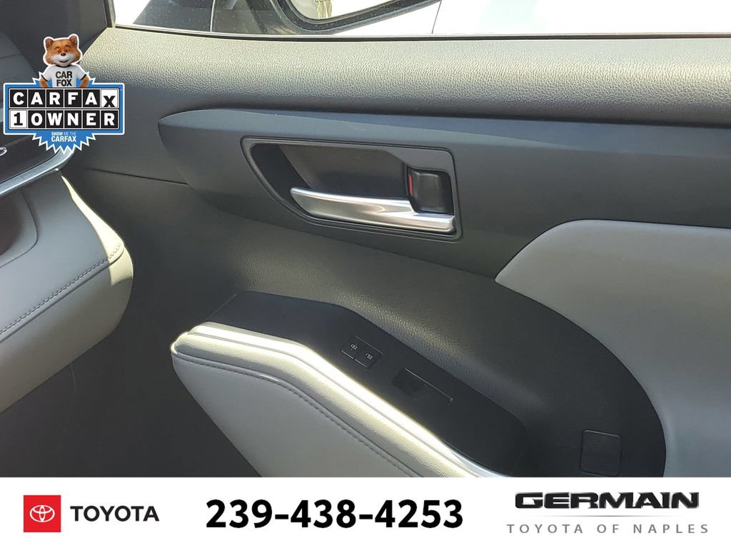 Used 2023 Toyota Highlander XLE FWD image 28
