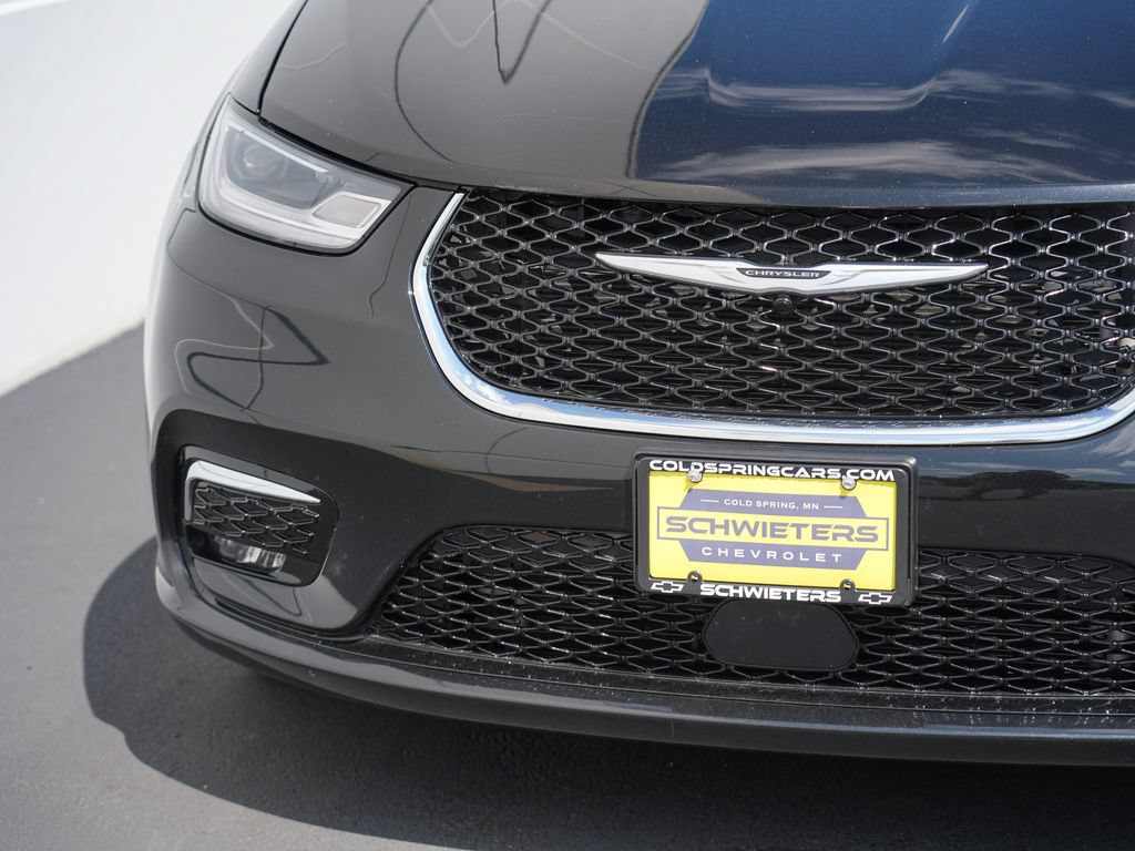 Used 2025 Chrysler Pacifica Select FWD image 9