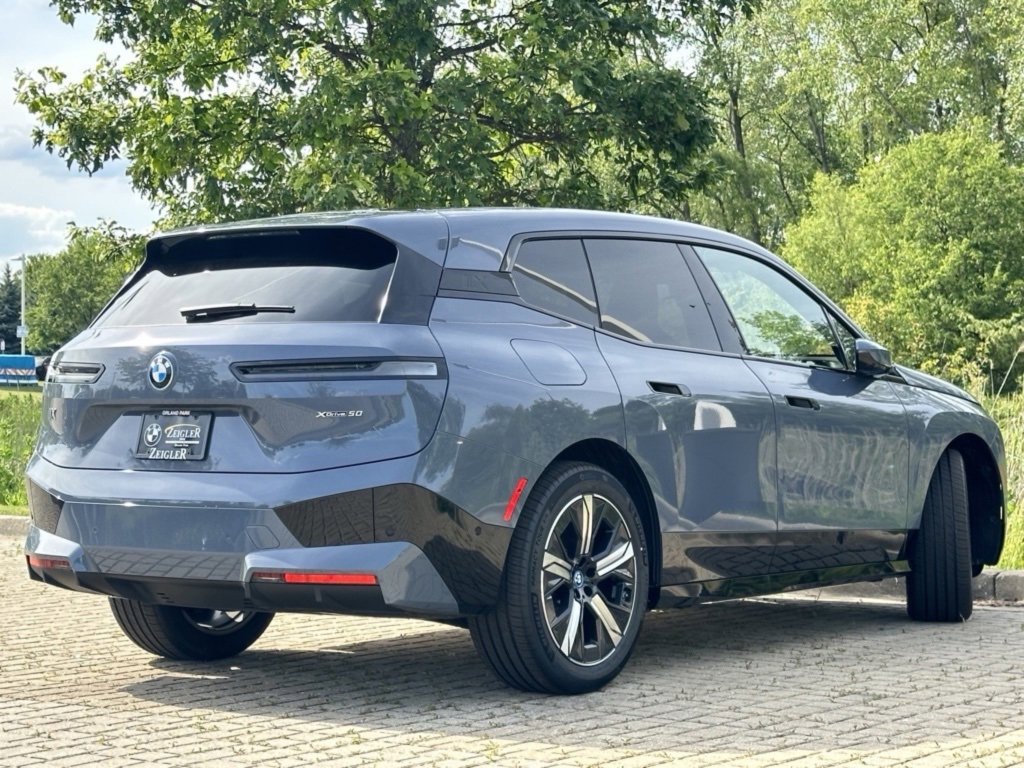 Used 2025 BMW iX xDrive50 w/ Sport Package image 8