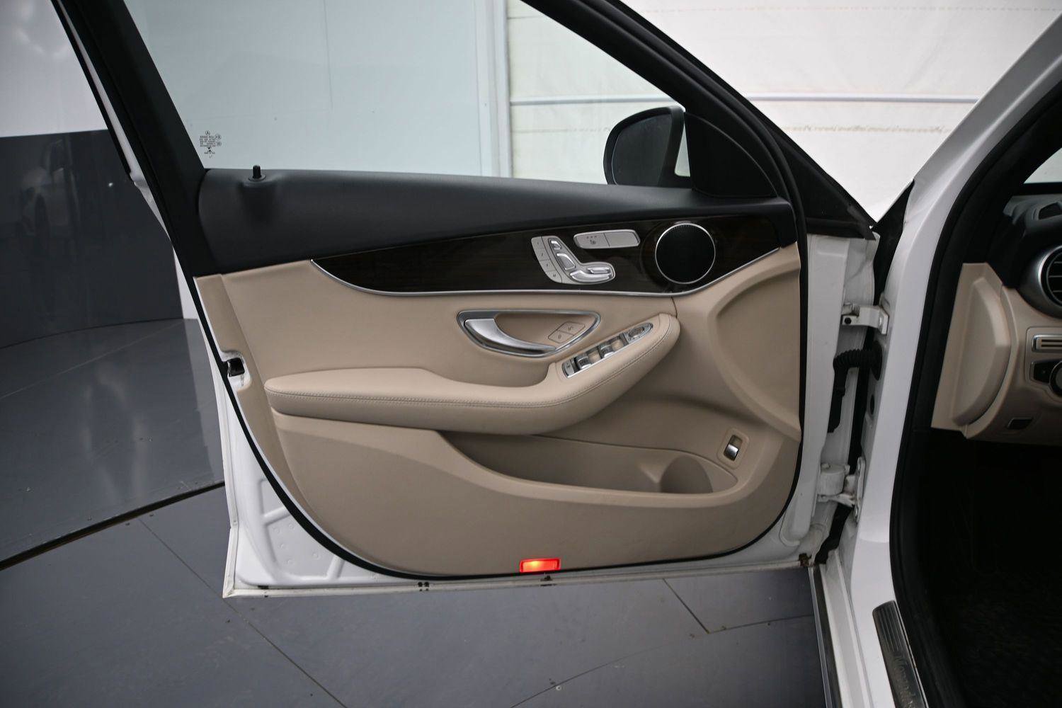 Used 2018 Mercedes-Benz C 300 4MATIC Sedan image 9