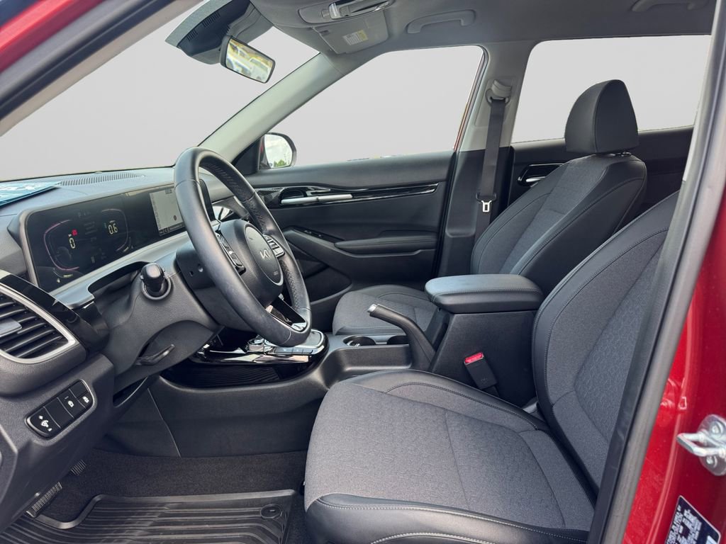Used 2025 Kia Seltos S image 10