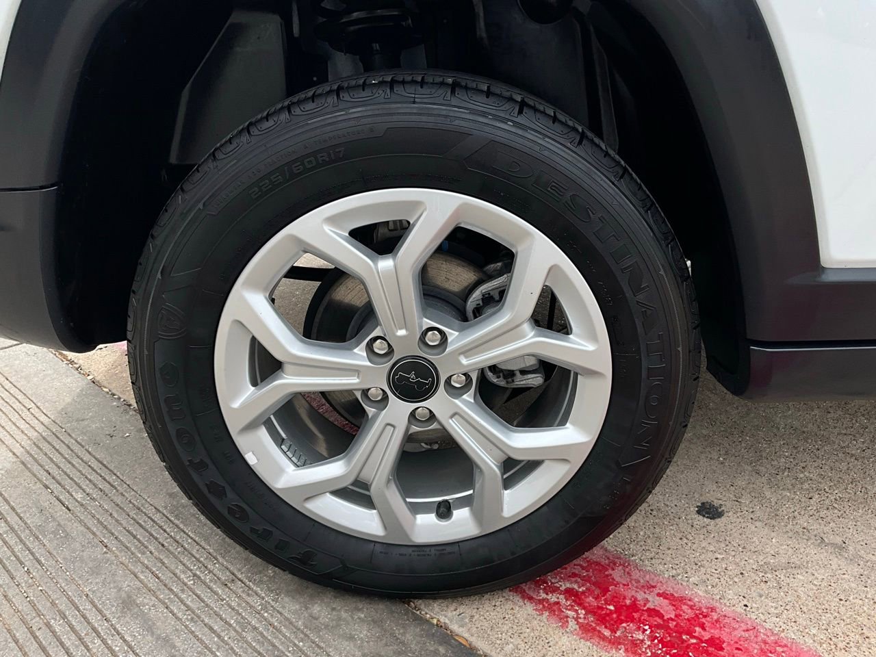 Used 2025 Jeep Compass Latitude image 9