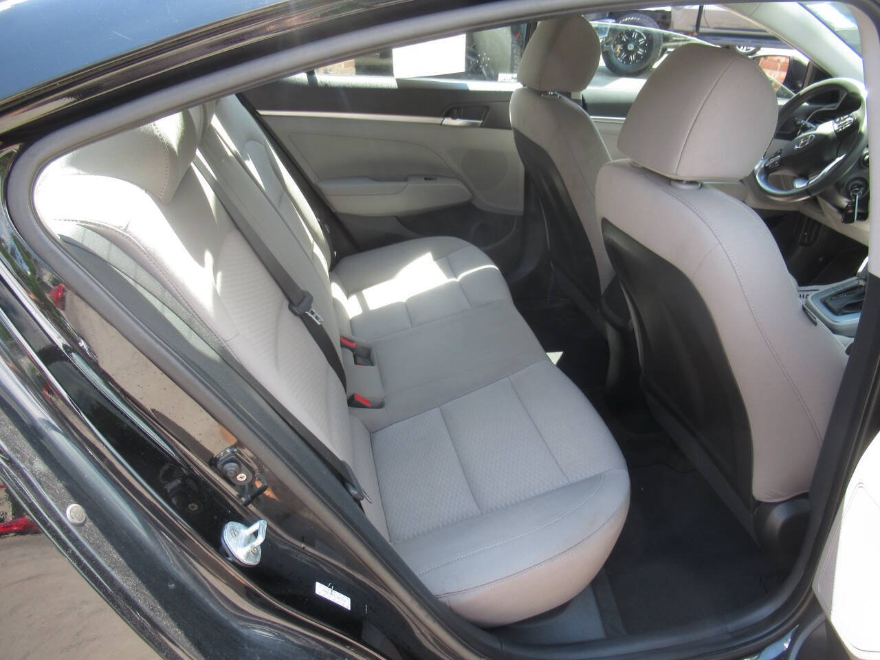 Used 2020 Hyundai Elantra SE w/ Cargo Package (C1) FWD image 7