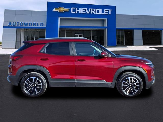 Used 2025 Chevrolet TrailBlazer LT AWD/4WD image 8