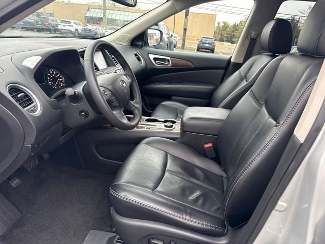 Used 2018 Nissan Pathfinder Platinum w/ Cargo Package image 9