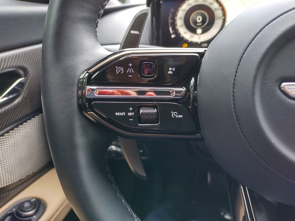 Used 2024 Aston Martin DB12 Coupe image 18