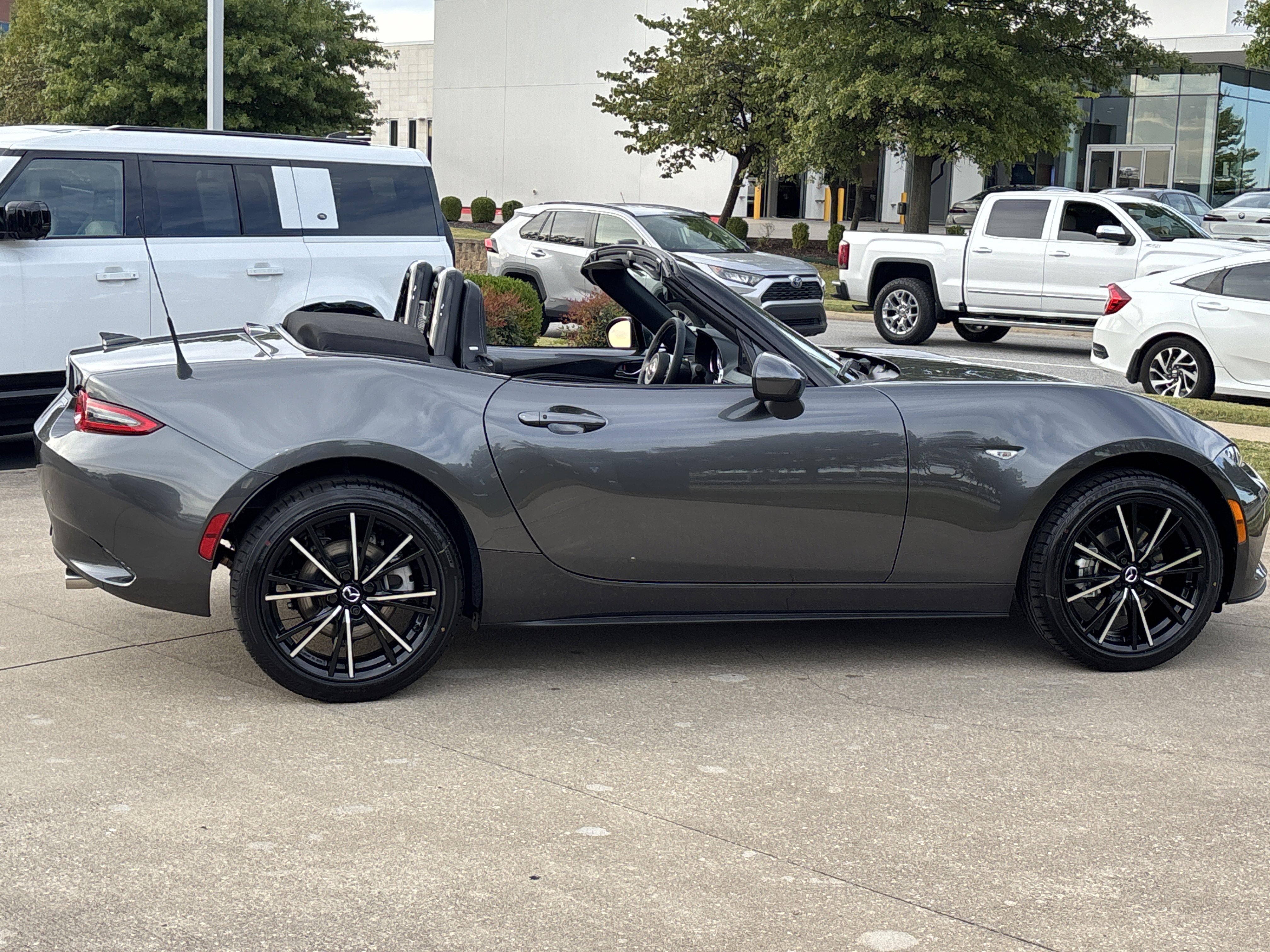 New 2025 MAZDA MX-5 Miata Grand Touring image 2