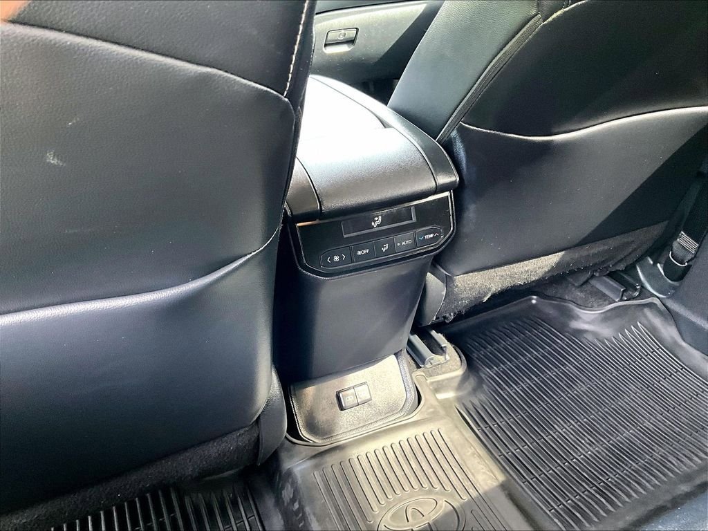 Used 2023 Toyota Highlander XLE AWD/4WD image 28