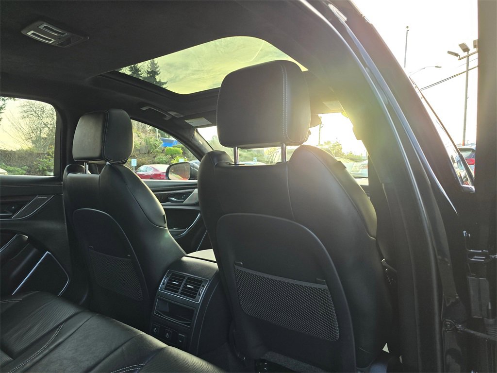 Used 2022 Jaguar XF R-Dynamic SE image 16