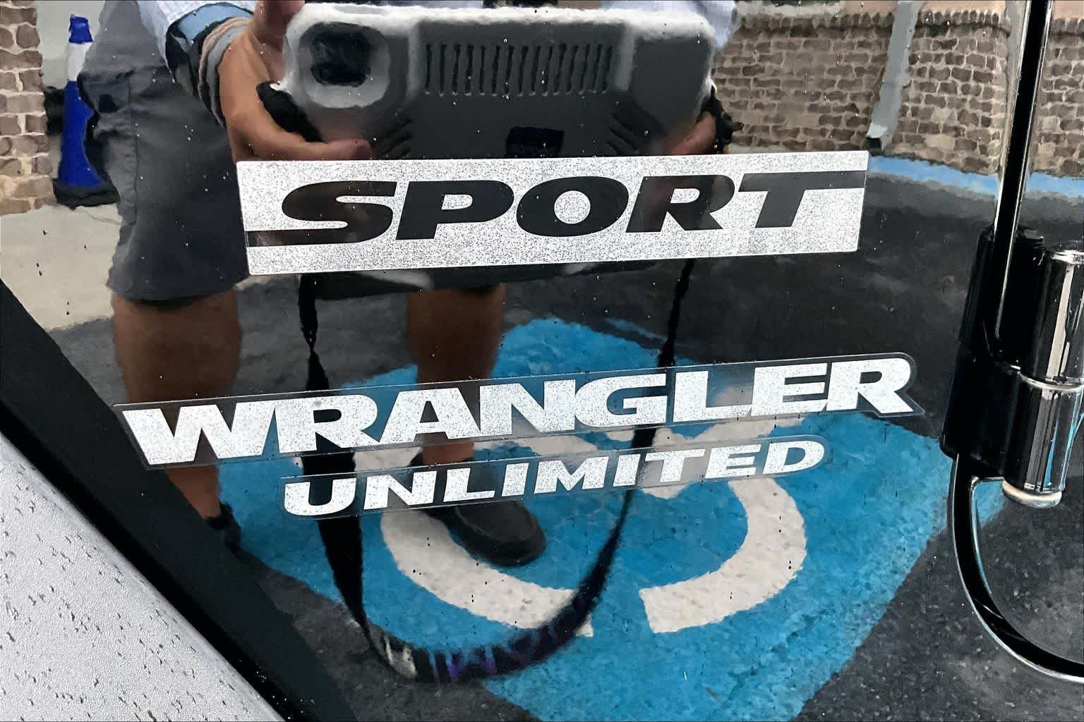 Used 2017 Jeep Wrangler Unlimited Sport w/ Connectivity Group AWD/4WD image 29