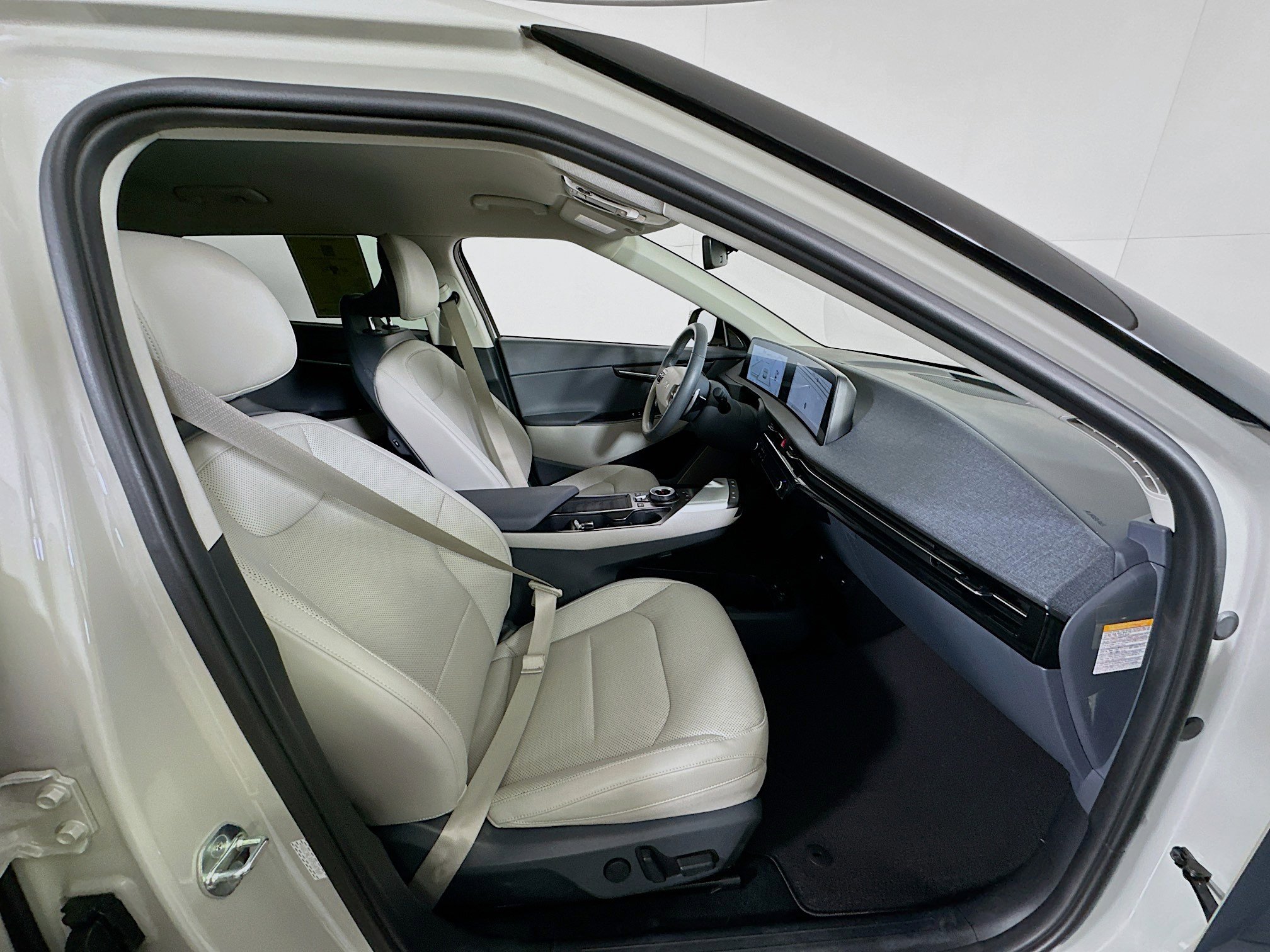 Used 2023 Kia EV6 Wind image 33