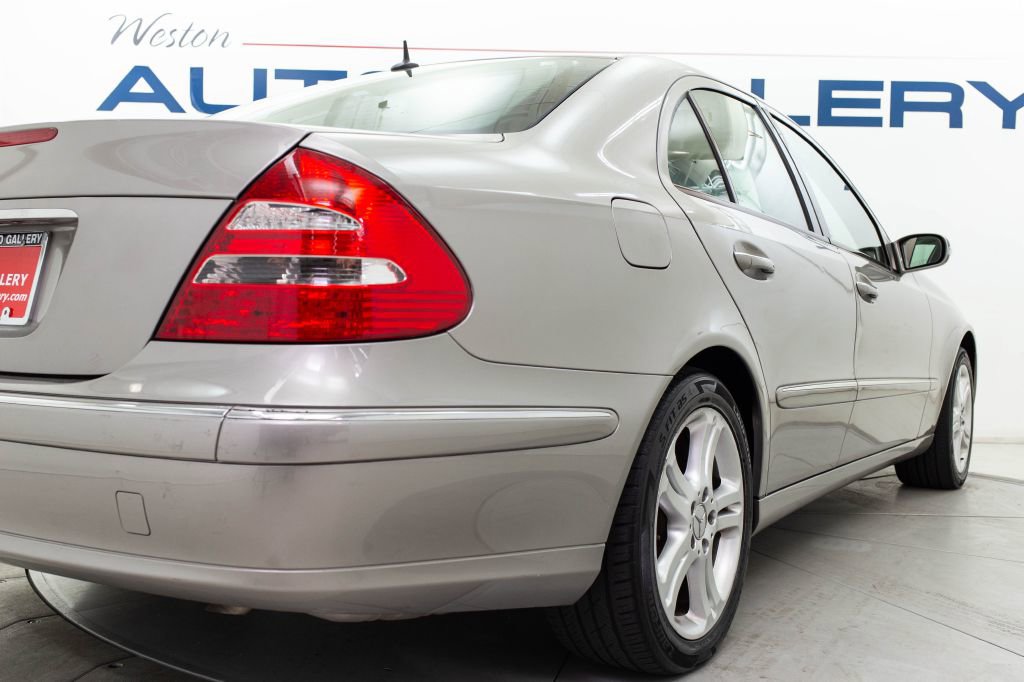 Used 2005 Mercedes-Benz E 500 Sedan w/ Lighting Pkg image 13