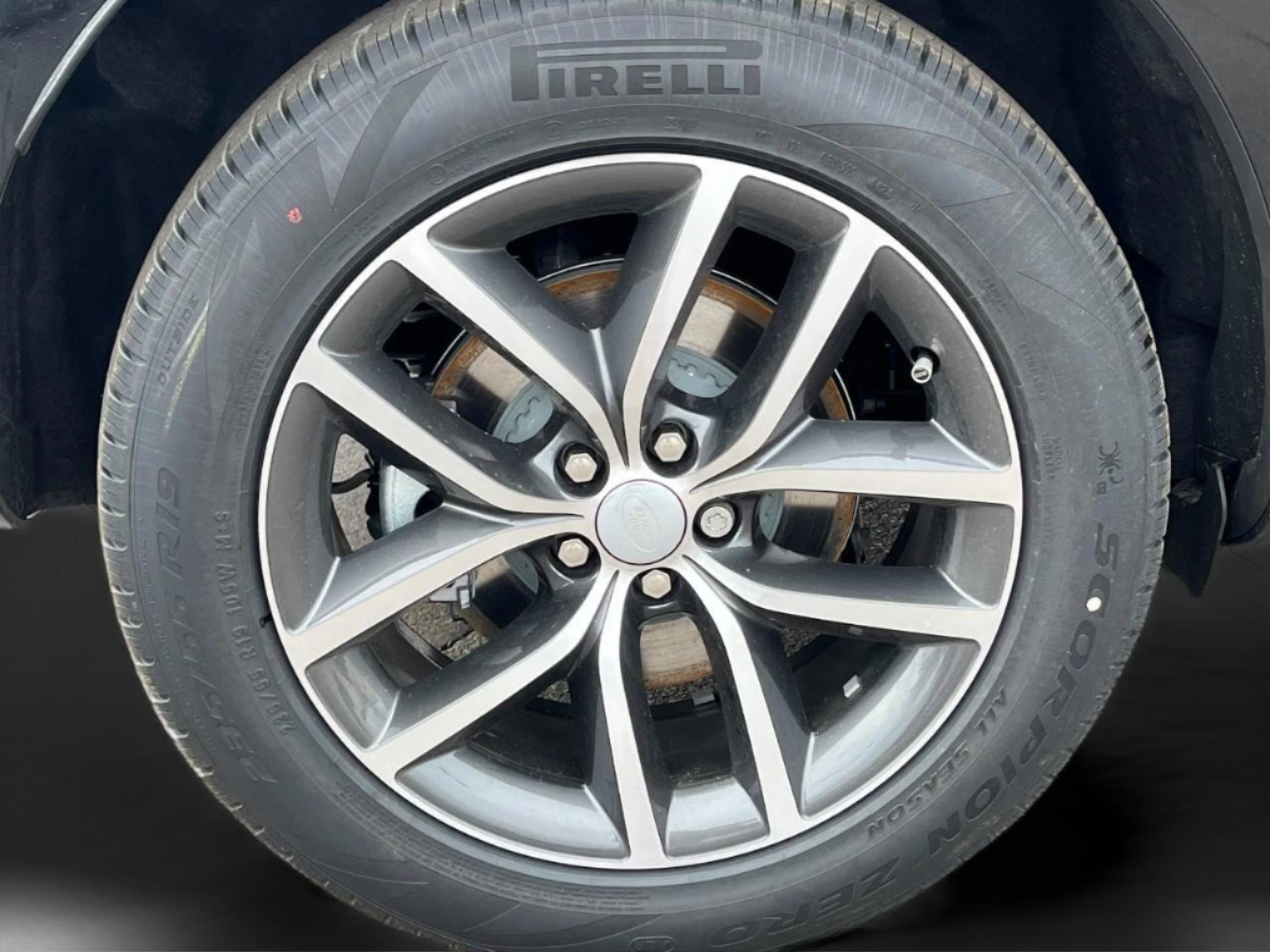 Used 2026 Land Rover Range Rover Evoque S image 9