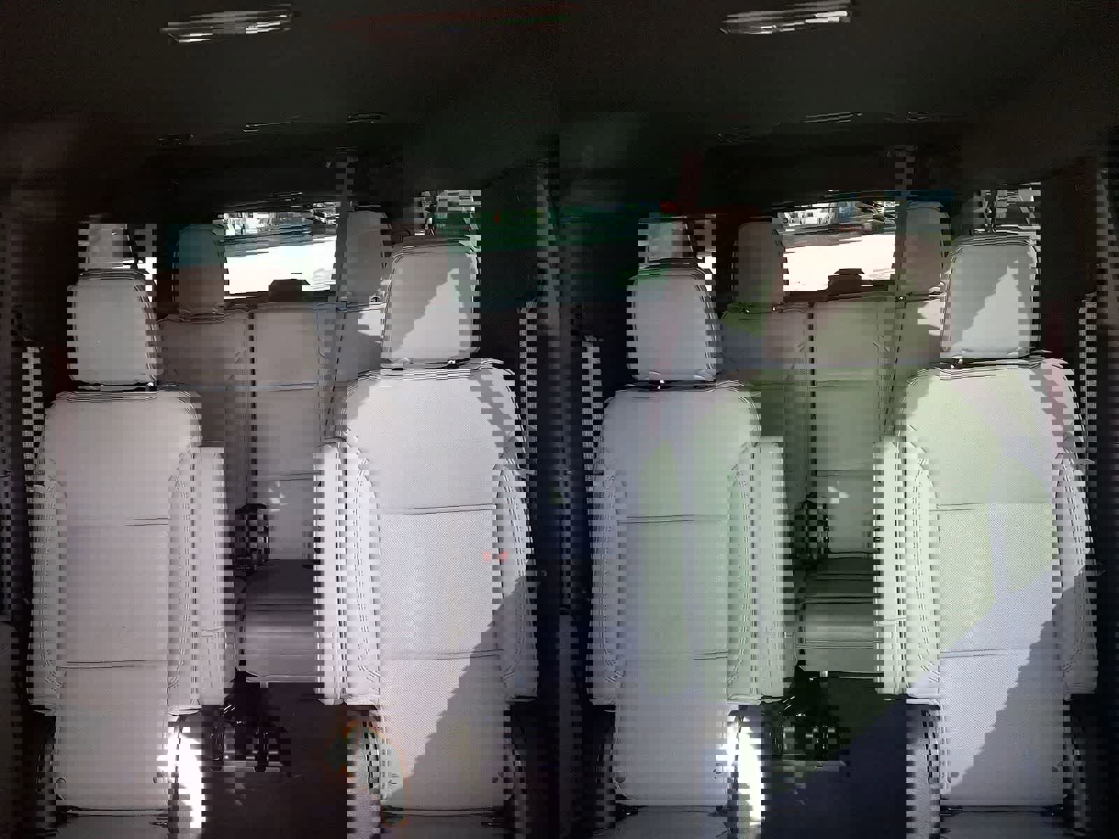 Used 2022 GMC Yukon XL SLT w/ SLT Luxury Package image 13