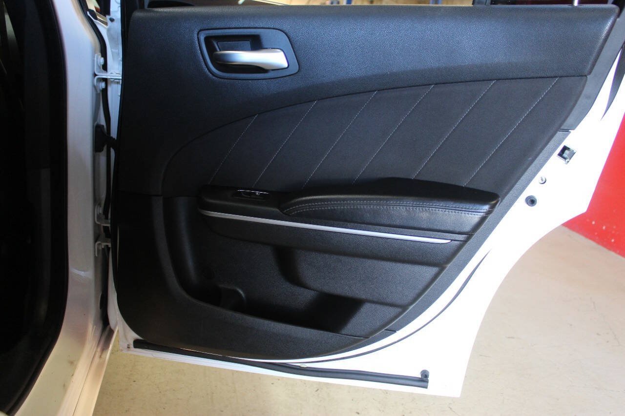 Used 2019 Dodge Charger SXT RWD image 11