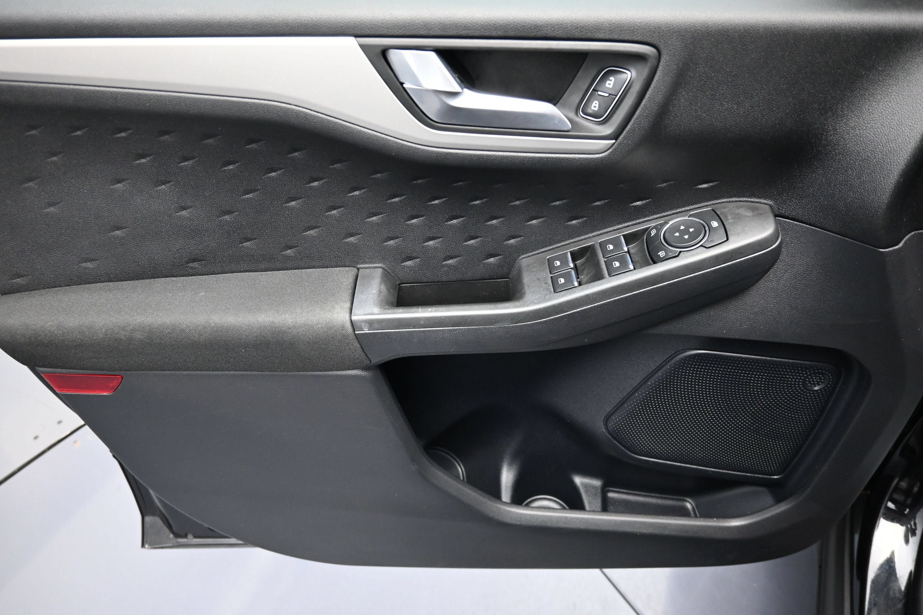 Used 2020 Ford Escape SE FWD image 25