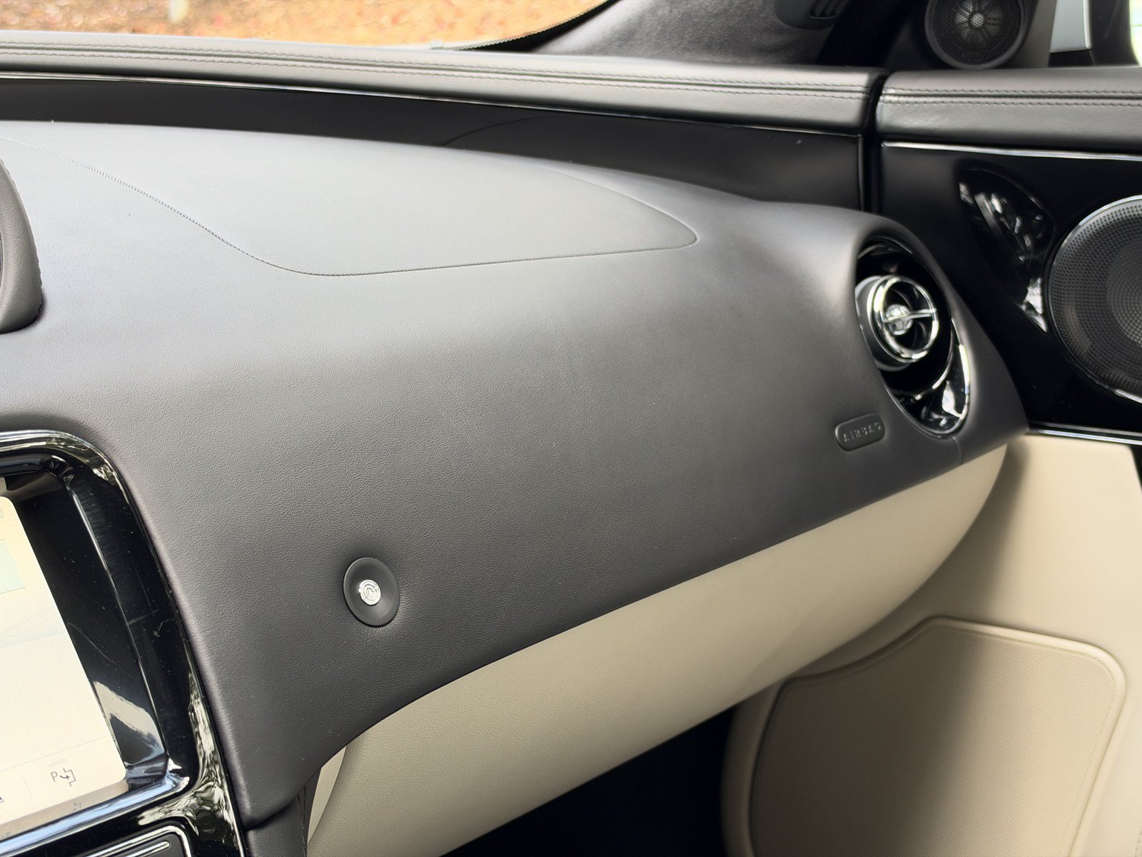 Used 2019 Jaguar XJ R RWD image 32