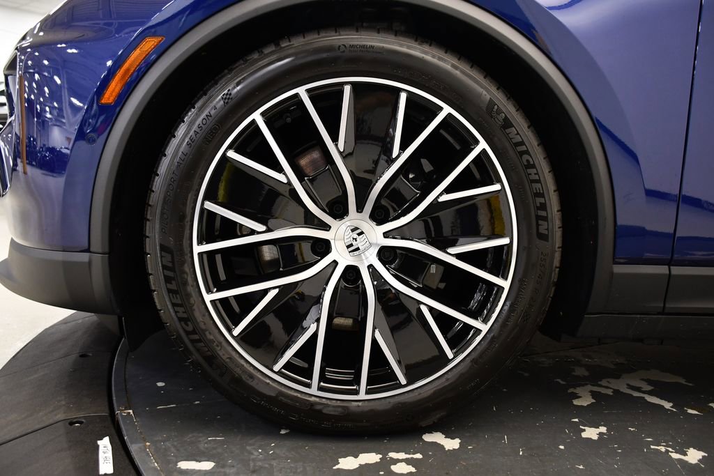 Used 2025 Porsche Macan 4S Electric image 15