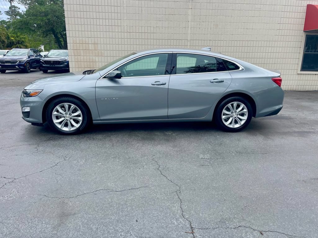 Used 2025 Chevrolet Malibu LT FWD image 2
