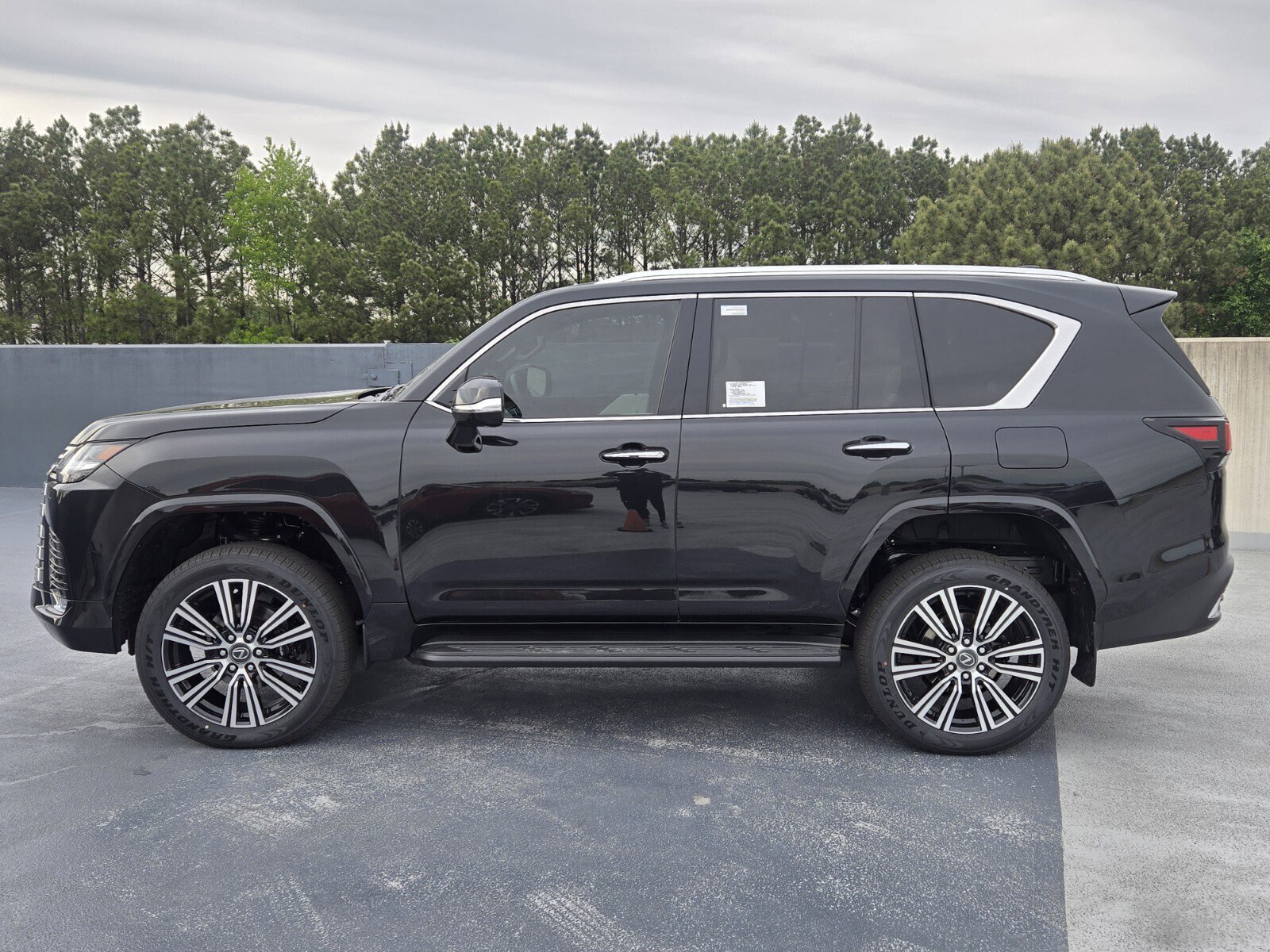 New 2026 Lexus LX 600 4WD w/ Luxury Package image 2