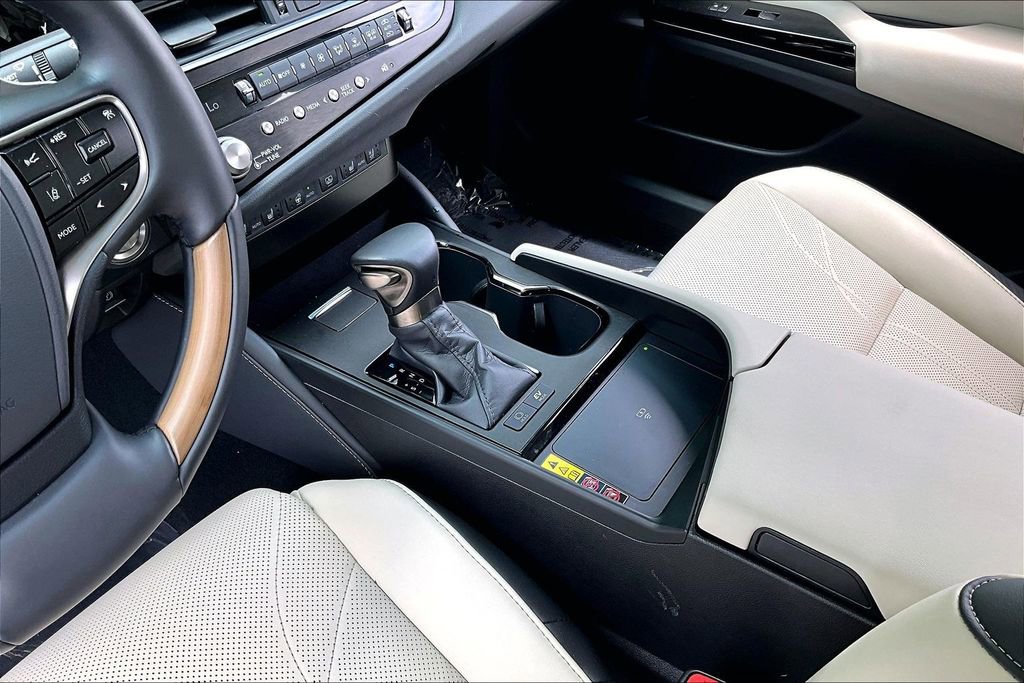 Used 2025 Lexus ES 300h w/ Technology Package FWD image 13