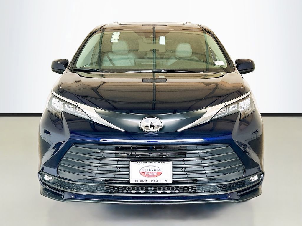 Used 2026 Toyota Sienna XLE image 2