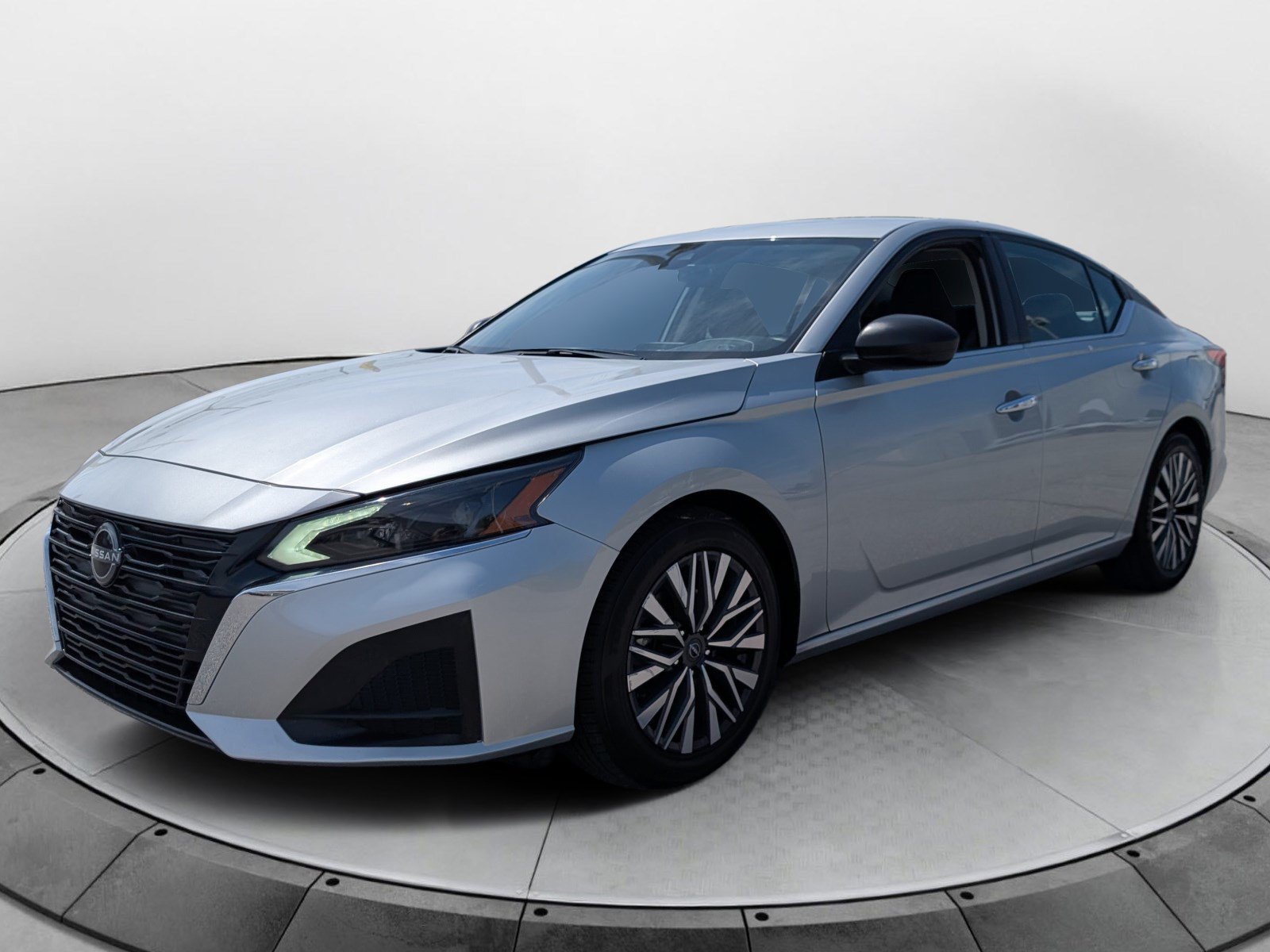 Used 2024 Nissan Altima 2.5 SV FWD image 7