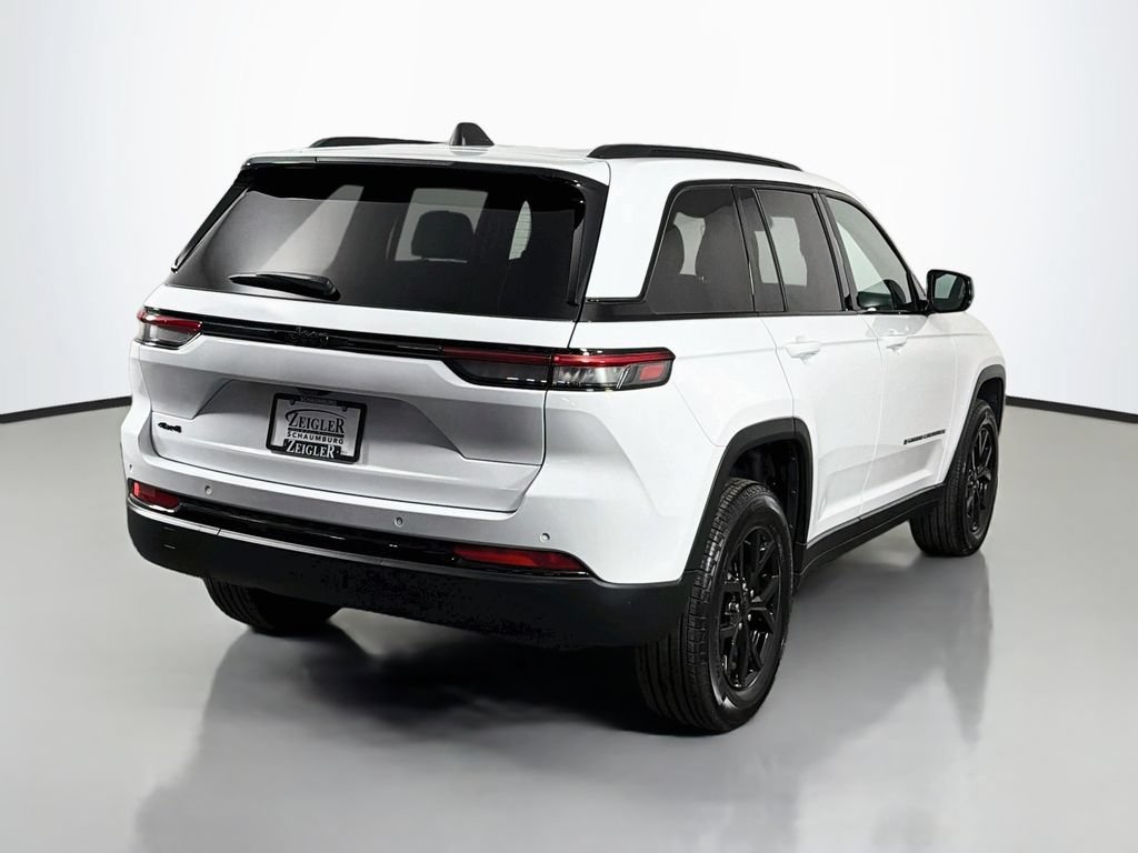 Used 2025 Jeep Grand Cherokee Altitude AWD/4WD image 7
