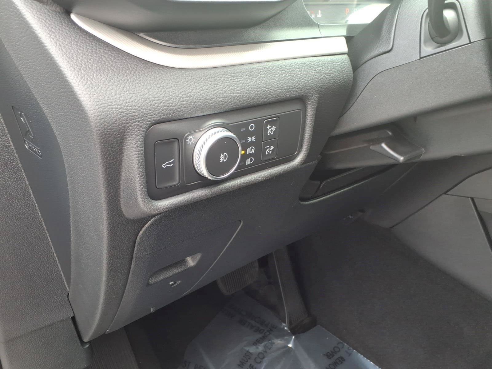 Used 2020 Ford Explorer XLT w/ Equipment Group 202A AWD/4WD image 22