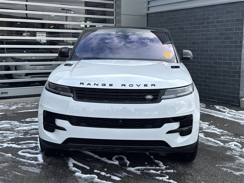 Used 2023 Land Rover Range Rover Sport SE image 2
