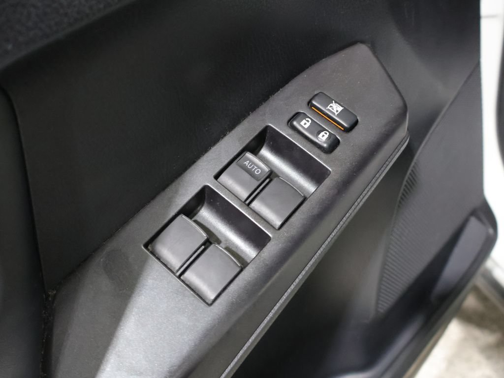 Used 2017 Toyota RAV4 XLE AWD/4WD image 14