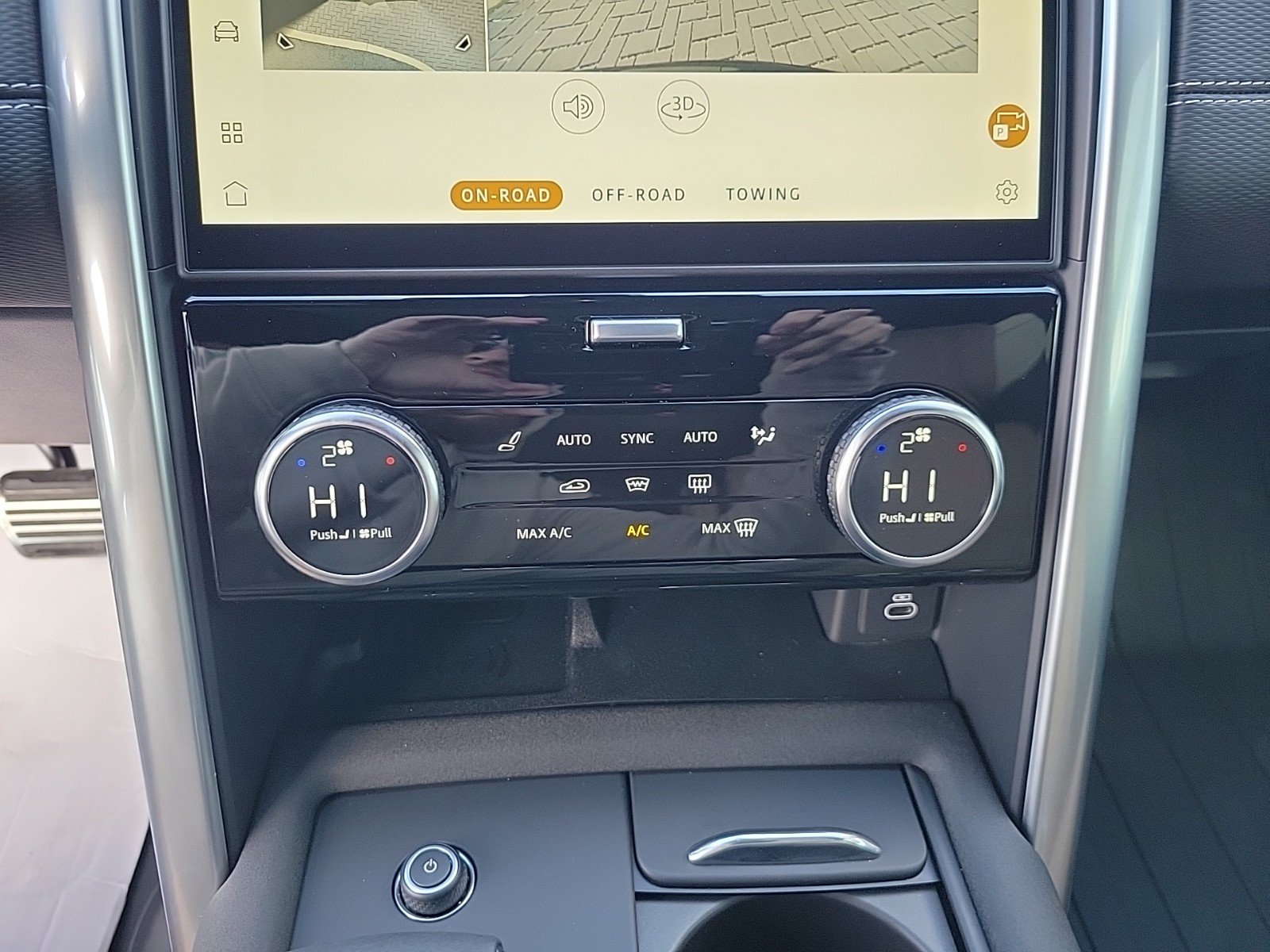 Used 2025 Land Rover Discovery Dynamic SE AWD/4WD image 34