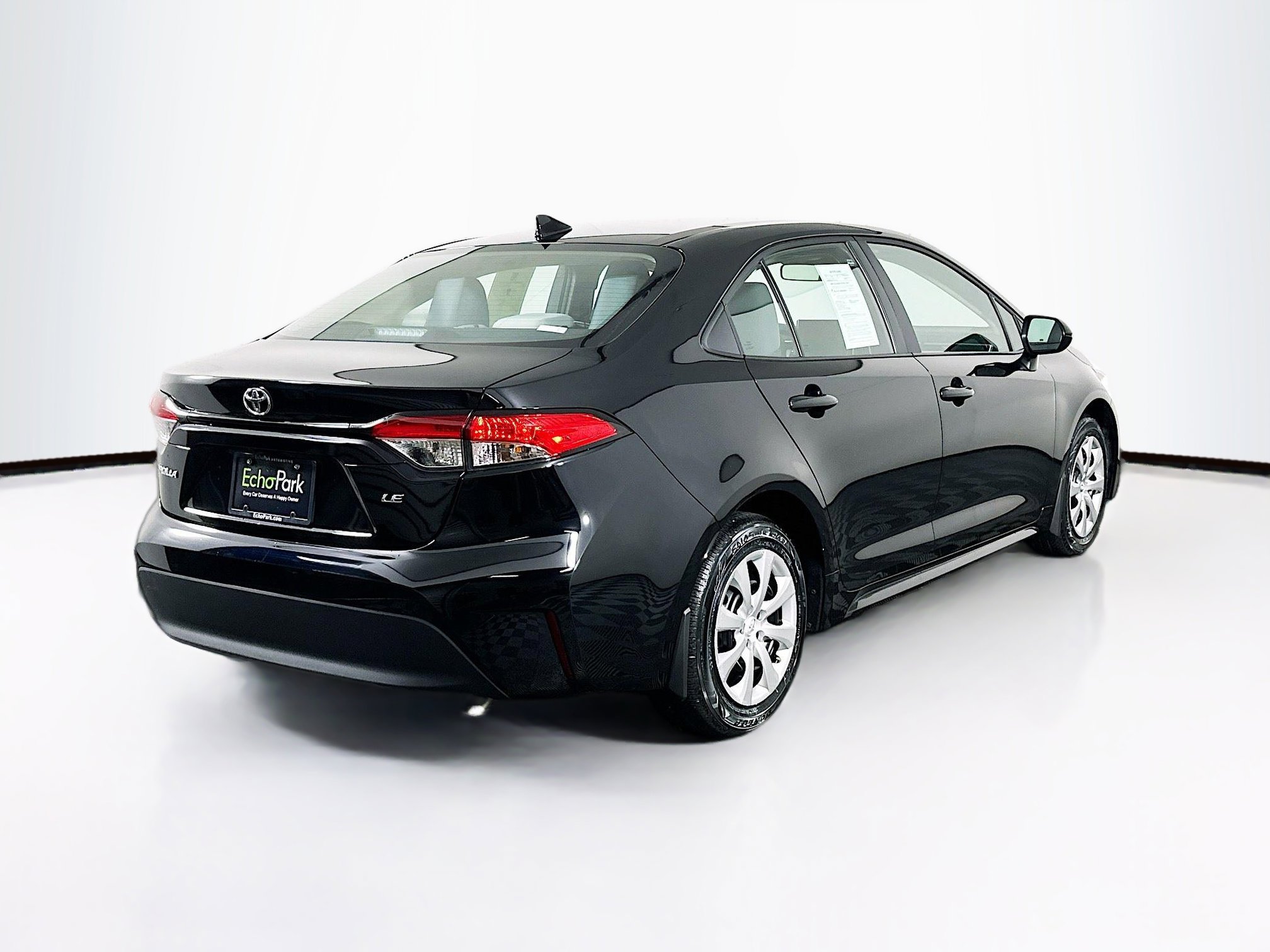 Used 2025 Toyota Corolla LE FWD image 9