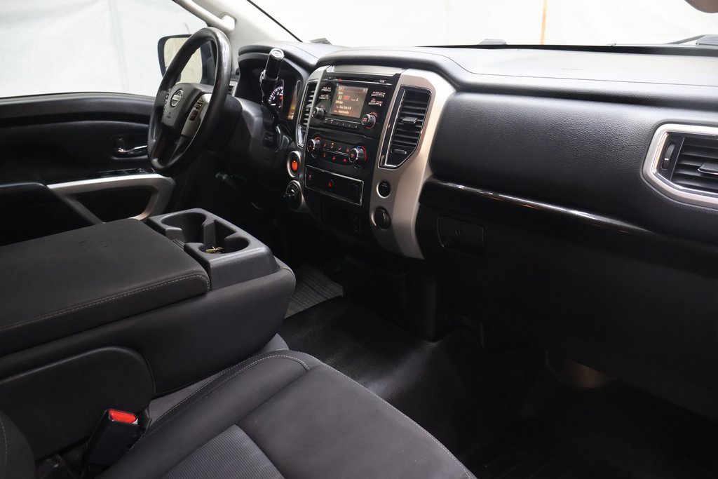 Used 2018 Nissan Titan SV image 10