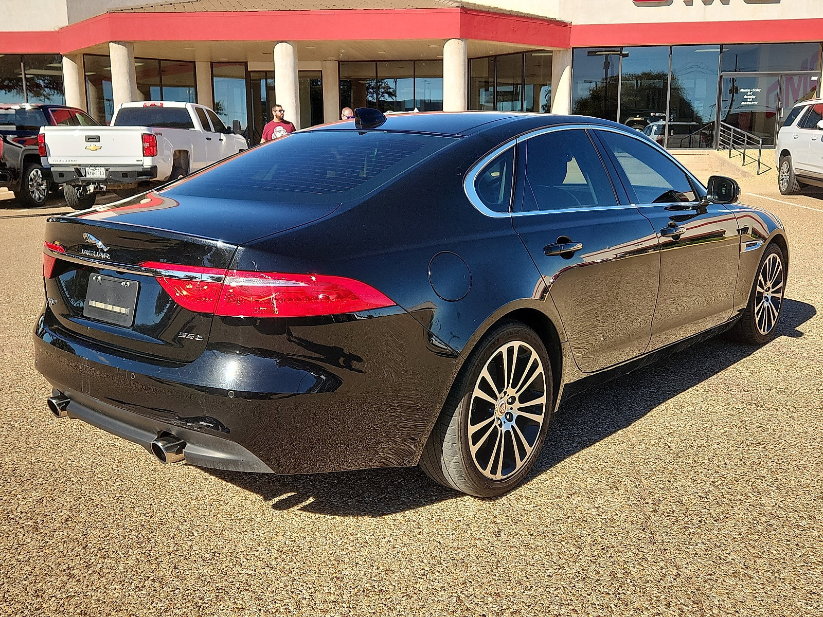 Used 2017 Jaguar XF Prestige RWD image 4