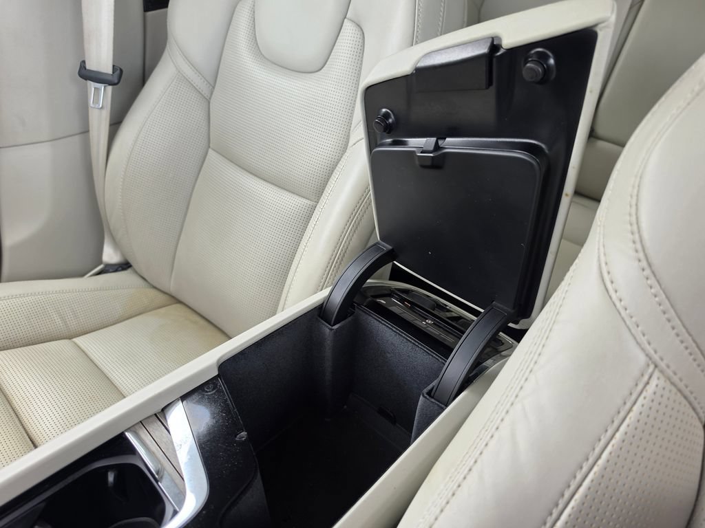 Used 2022 Volvo XC60 B5 Inscription w/ Advanced Package FWD image 32