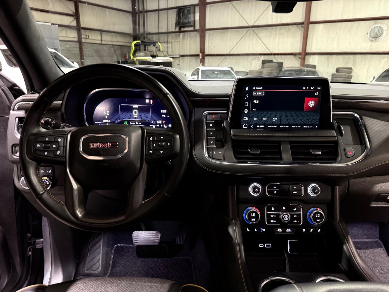 Used 2023 GMC Yukon XL AT4 w/ AT4 Premium Package AWD/4WD image 30