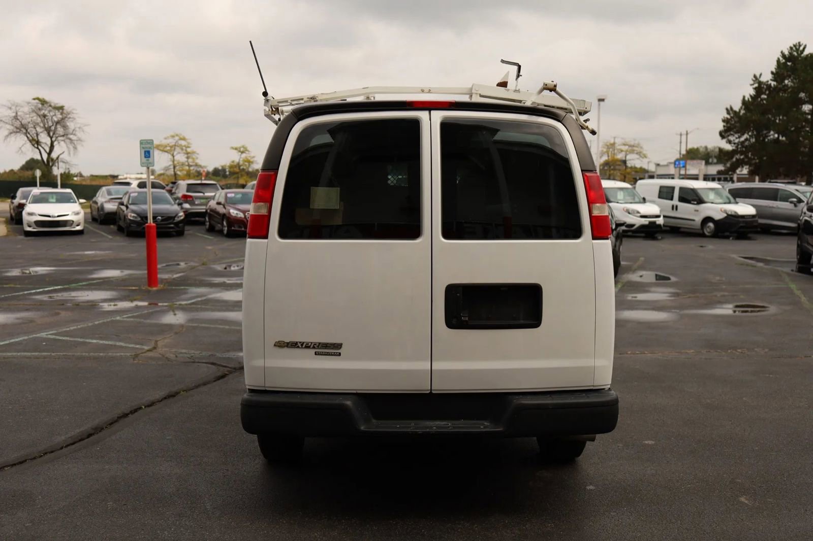 Used 2013 Chevrolet Express 2500 image 6